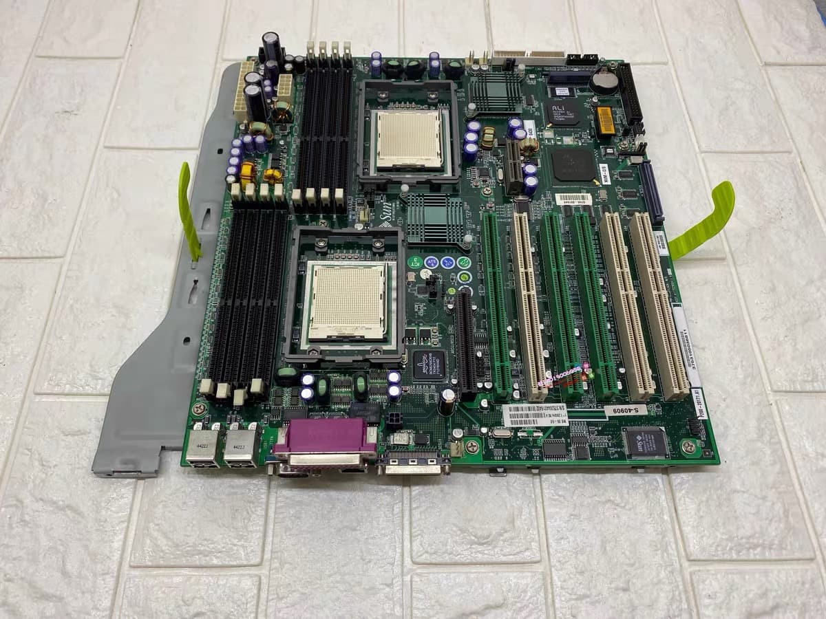 SUN B2500 工作站主板 1